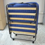 Πτυσσόμενο μεταλλικό κρεβάτι τροχήλατο