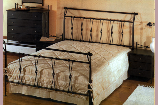 Μεταλλικό κρεβάτι Μ28