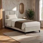 Melei 323-000019 Το κρεβάτι Melei είναι η ιδανική επιλογή για όσους αναζητούν έναν συνδυασμό πολυτέλειας και λειτουργικότητας. Η κατασκευή του από ανθεκτικά υλικά εξασφαλίζει μακροχρόνια χρήση, ενώ οι προσεγμένες λεπτομέρειες, όπως το διακοσμημένο κεφαλάρι, προσθέτουν μια αίσθηση κομψότητας στον χώρο σας.