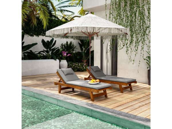 Brilie 220-000002 Μία ποιοτική κατασκευή με σκελετό από φυσικό ξύλο καρυδί χρώματος και με επένδυση μακραμέ σε εκρού χρωματισμό. Ιδανική να χρησιμοποιηθεί σε κήπους, παραλίες, αίθρια, καφέ, εστιατόρια και πισίνες