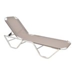 Dessie 283-000004 Απολαύστε στιγμές χαλάρωσης στο μπαλκόνι, τον κήπο, την παραλία ή το πισίνα με την ξαπλώστρα Dessie. Αυτή η ξαπλώστρα προσφέρει αυτονομία κινήσεων χάρη στις πολλαπλές θέσεις ανάκλισης, επιτρέποντάς σας να βρείτε την ιδανική θέση άνεσης. Επιπλέον, η δυνατότητα στοίβαξης διευκολύνει τη μεταφορά και την αποθήκευση.