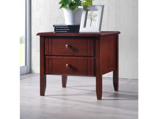 Juliene Ι 330-000018 Ένα κομοδίνο που θα δώσει μία ρετρό αίσθηση στο υπνοδωμάτιο σας χάρη στον ιδιαίτερο σχεδιασμό του. Το κομοδίνο Juliene Ι συνδυάζει αισθητική με εργονομία. Επιλέξτε το Juliene Ι και δώστε μία πνοή ανανέωσης στο χώρο σας.