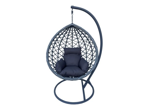 Lyere 368-000002 Αφεθείτε στην απόλυτη χαλάρωση με την κομψή μας κούνια Lyere. Κατασκευασμένη από εξαιρετικής ποιότητας υλικά και εξοπλισμένη με ένα μαλακό μαξιλάρι, αυτή η καρέκλα είναι ιδανική για να απολαύσετε στιγμές ηρεμίας στον κήπο, στο μπαλκόνι ή ακόμα και στο σαλόνι σας.